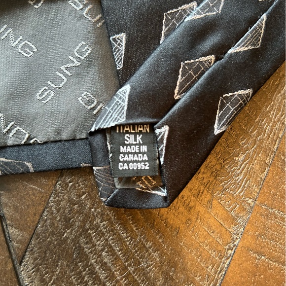 Alfred Sung Silk Tie - Picture 4 of 4